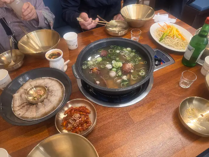 물총 칼국수와 함께 나온 수육
