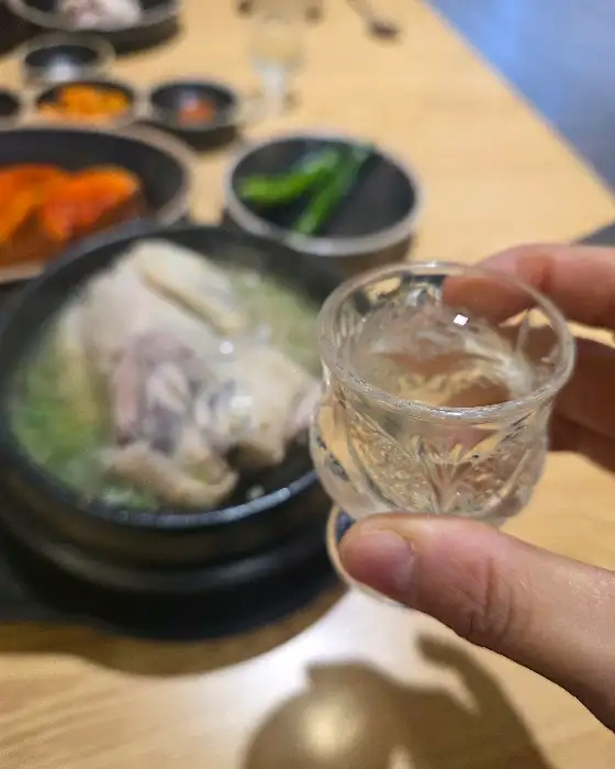 김이 모락모락 나는 누룽지닭백숙