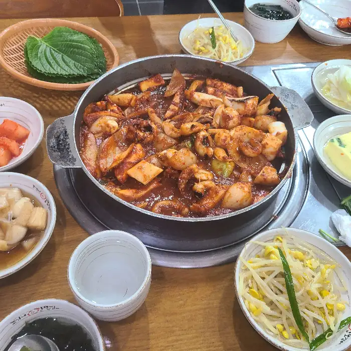 갑오징어볶음의 근접 촬영 모습