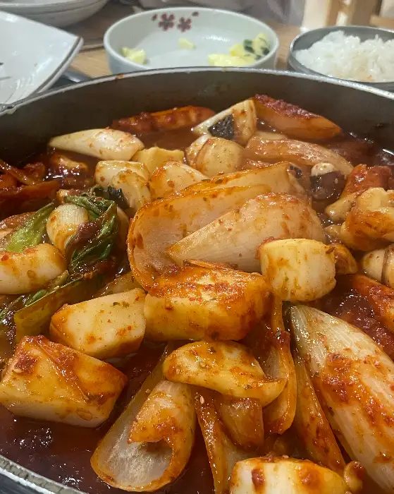 갑오징어볶음의 내용물 근접 촬영