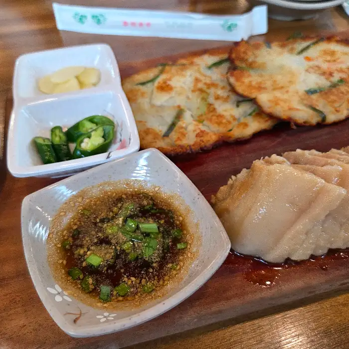 수육과 곁들임 반찬