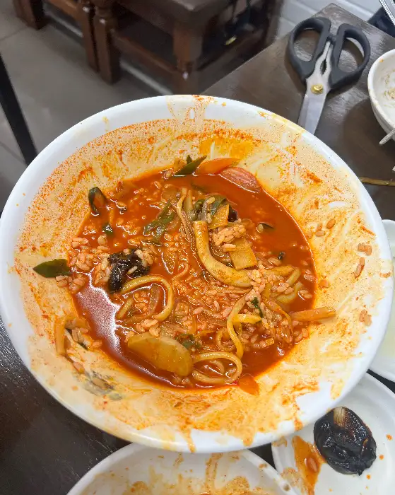 화일원 짬뽕 국물 근접샷