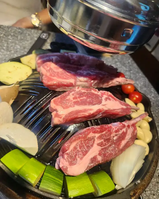 잘 익은 양갈비 단면