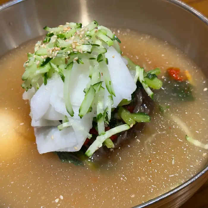 물냉면과 돈까스 세트 사진
