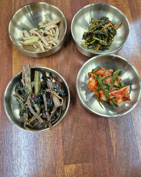 또 다른 구성의 밑반찬들