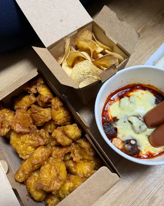 교촌치킨과 떡볶이, 감자튀김