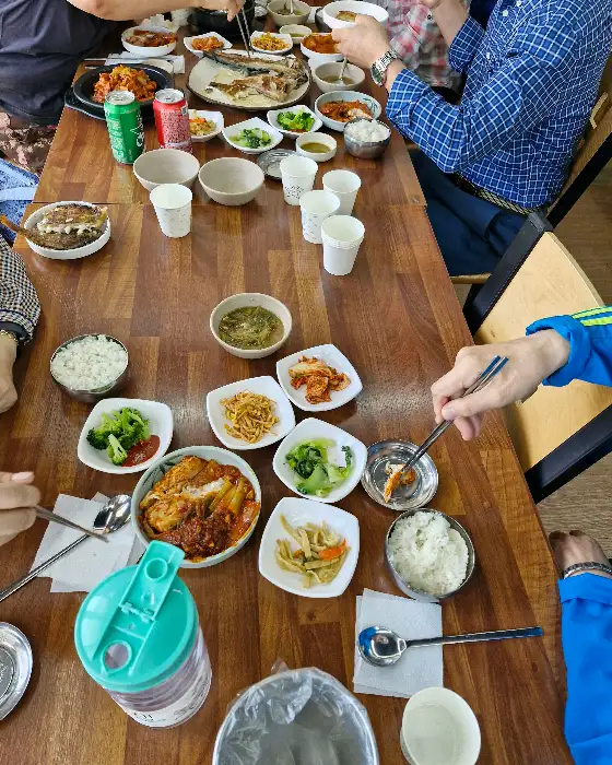 넓은 식당 내부