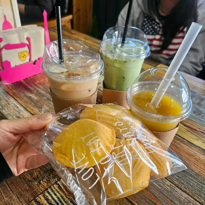 호박회관 음료와 빵