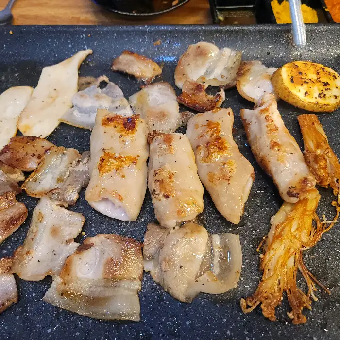 잘 구워진 삼겹살