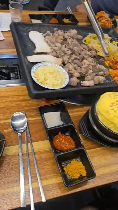 밥과 함께 구워지는 고기