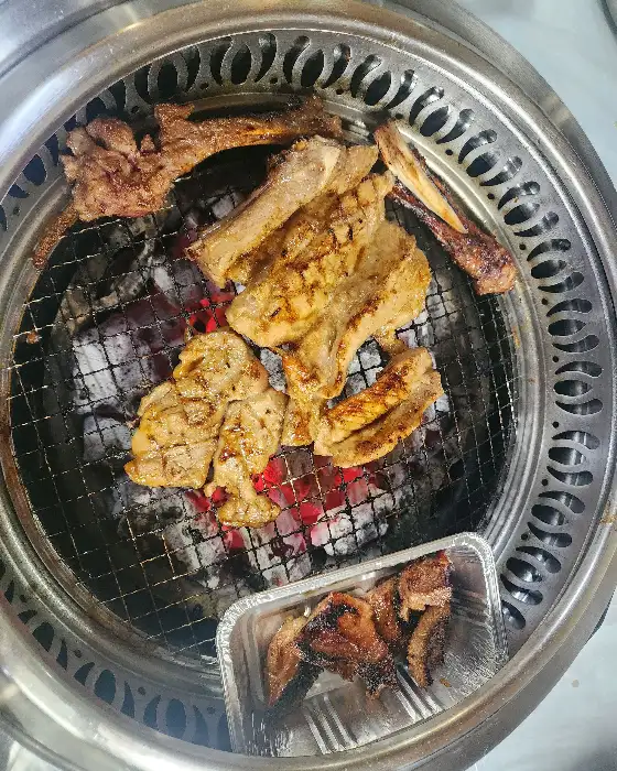 지글지글 익어가는 돼지갈비