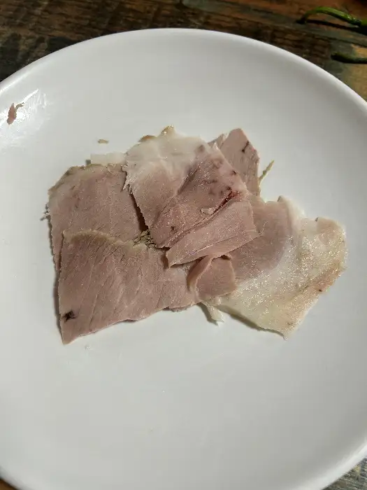 야들야들한 식감의 수육 조각들