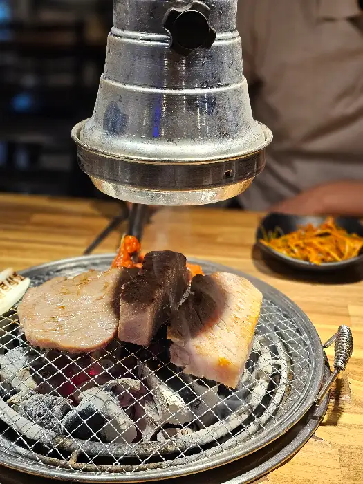 숯불 위 고기
