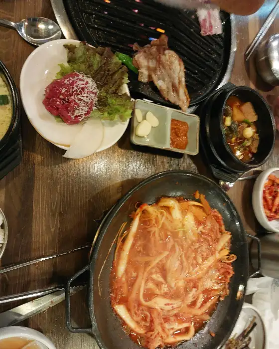 푸짐하게 차려진 상차림