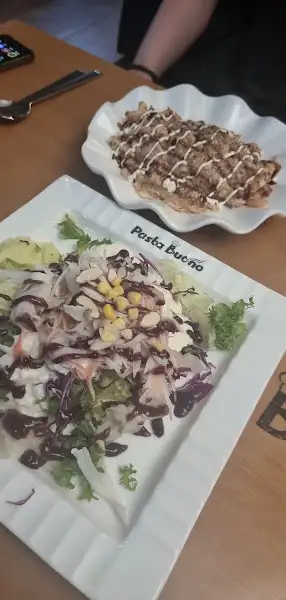 푸짐한 빠네 파스타와 샐러드