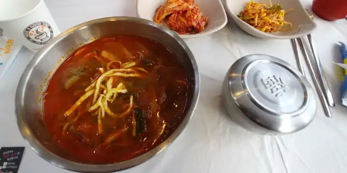 풍성한 삼합과 곁들임 찬