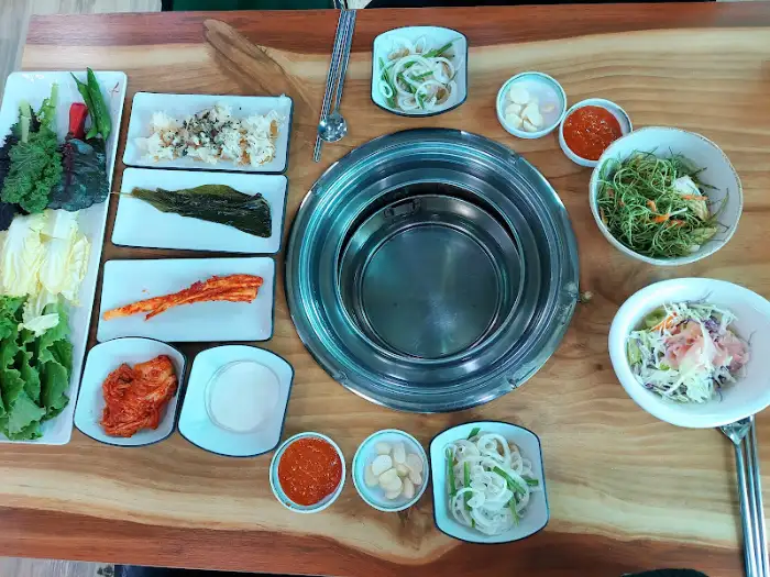 정갈하게 차려진 반찬들