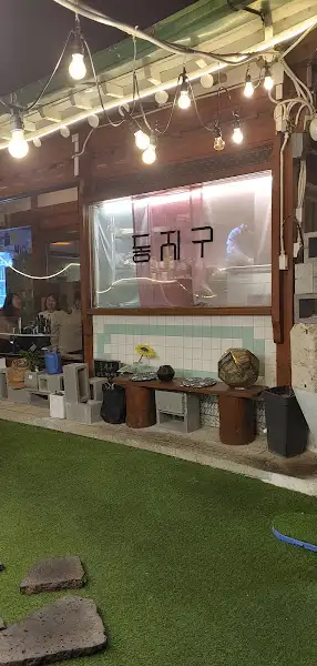 홍대 정희 매장 외관