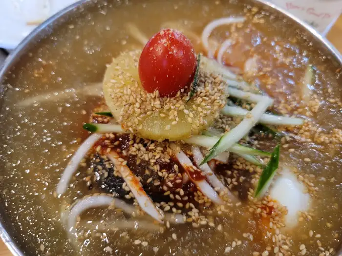 물냉면 with 토마토와 파인애플