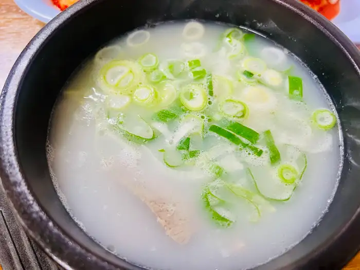소꼬리찜에 곁들여 나오는 부추무침