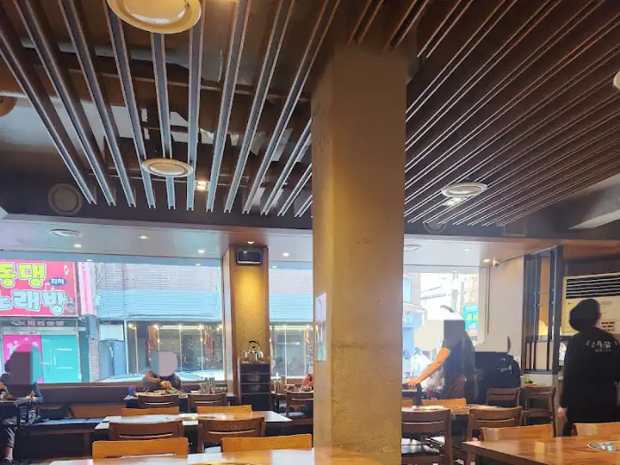 산수갑산 숯불갈비 내부 모습