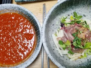 가성비 대박! 신선한 회와 푸짐한 상차림, 지역 최고의 맛집 인정