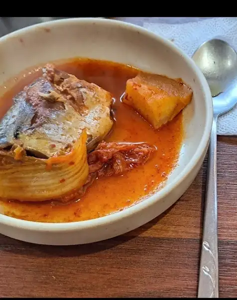 김치와 함께 곁들여 먹는 제육볶음
