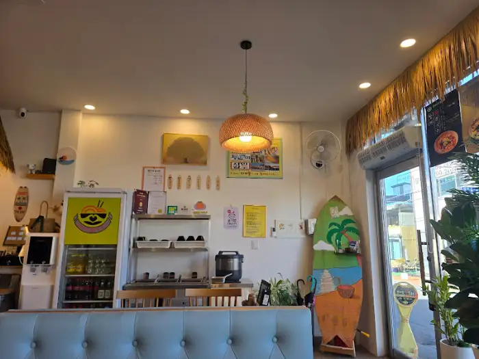 엄마손 장칼국수 내부 인테리어