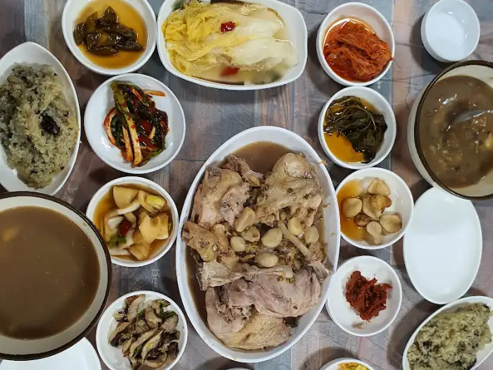 들깨 백숙 메인 요리