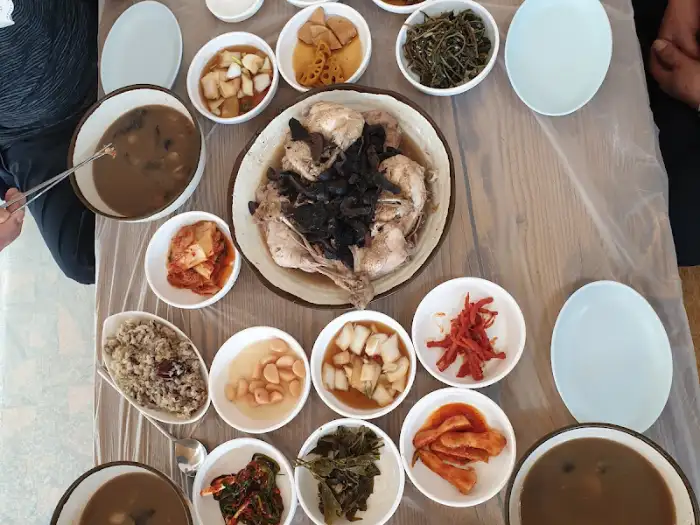 죽과 함께 제공된 모습