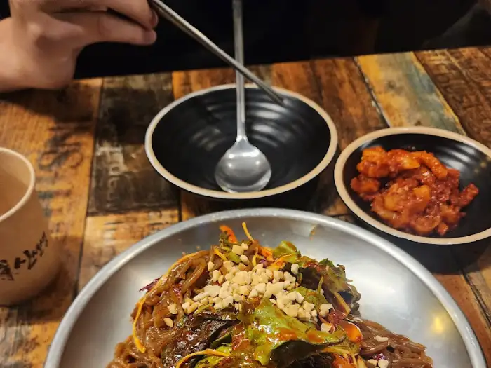 막국수와 반찬