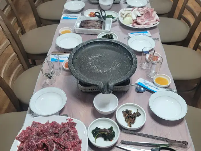 맑고 시원해 보이는 소고기 국밥