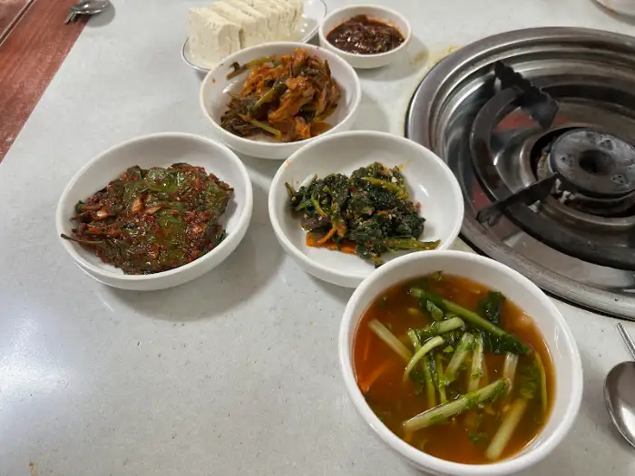 다양한 밑반찬 사진