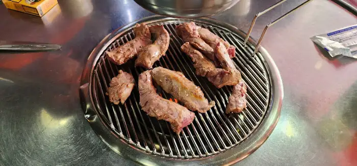 숯불 위 고기