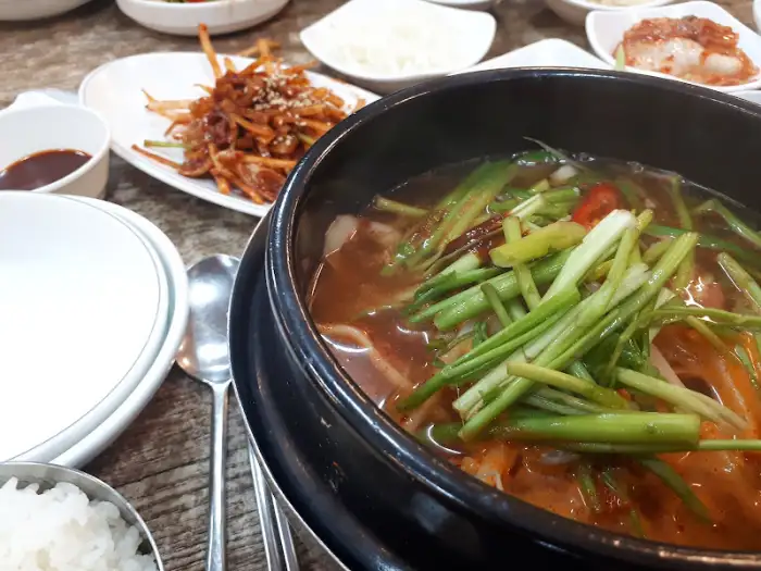 복껍질 튀김과 무침 요리
