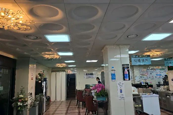 옥동양어장 횟집 내부 모습