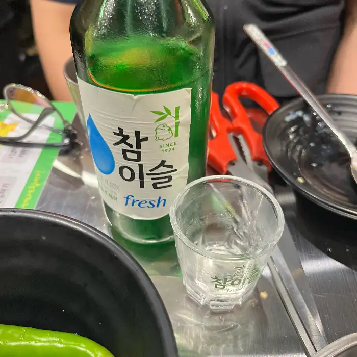 소주 병과 잔