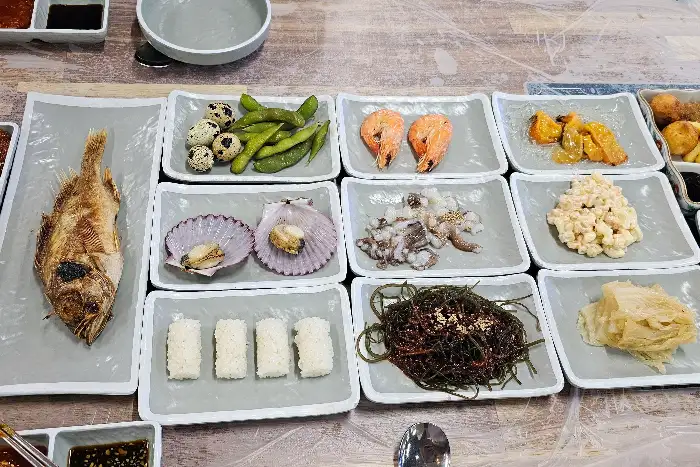 푸짐한 스끼다시 구성