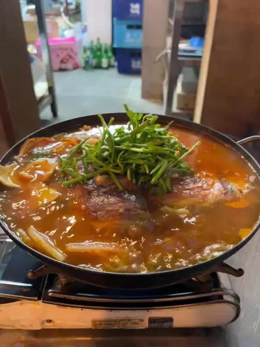 푸짐한 알과 곤이가 가득 들어있는 알탕