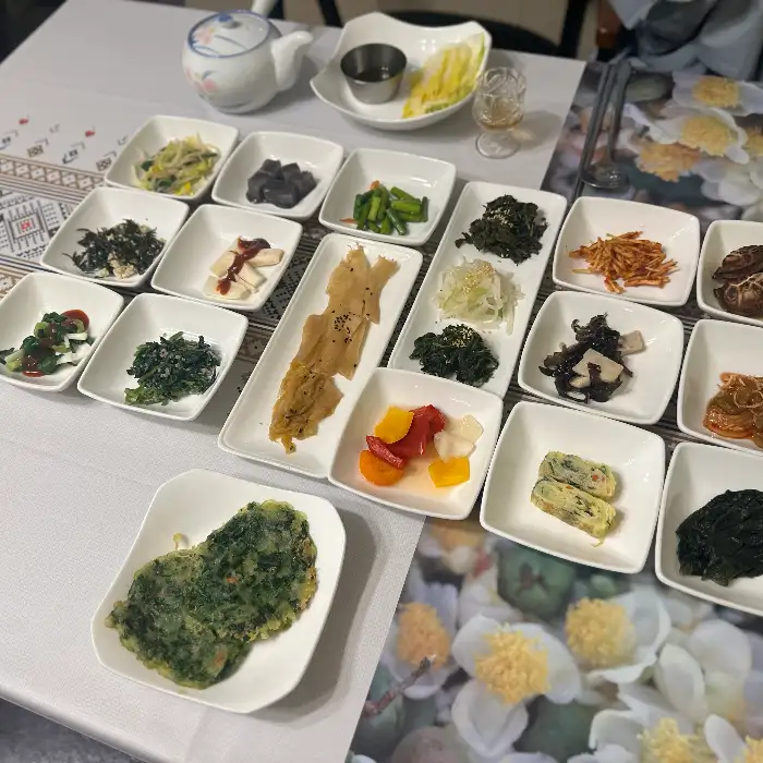정갈하게 차려진 한정식 메뉴 일부