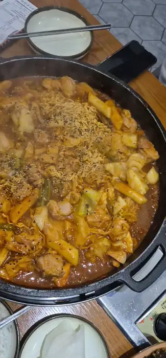 장인닭갈비 남포점 닭갈비 조리 모습