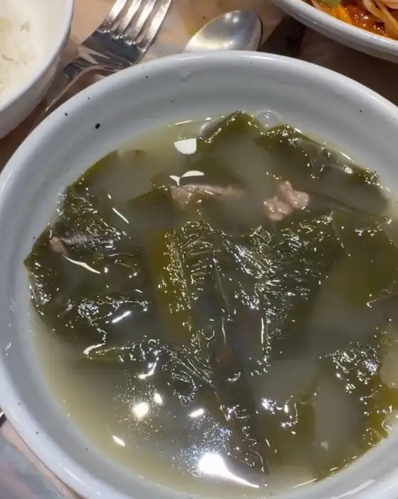 깊고 맑은 미역국 사진
