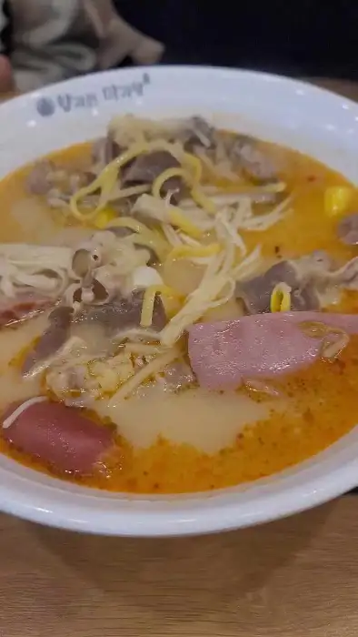 마라탕 속의 햄과 소시지, 면, 육수