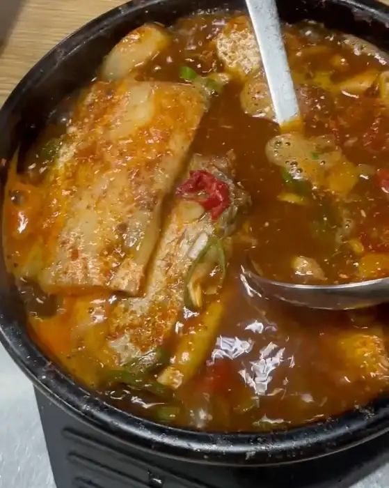 푸짐한 갈치조림 뚝배기