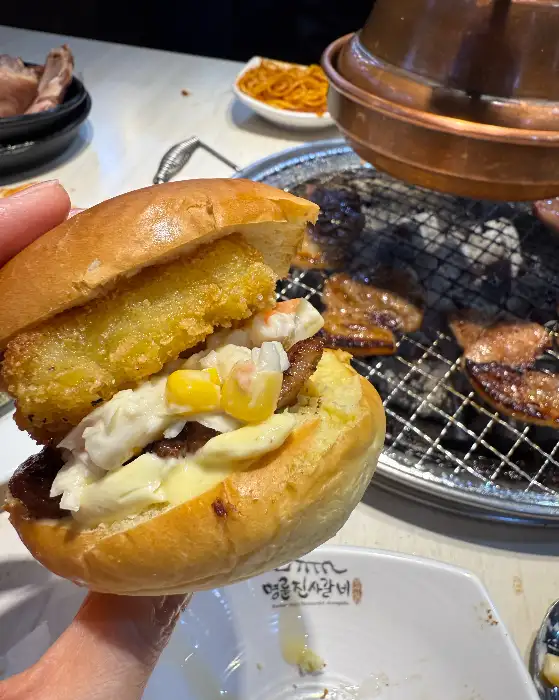 직접 만든 갈비버거의 모습