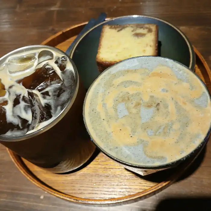 흑임자 라떼와 케이크