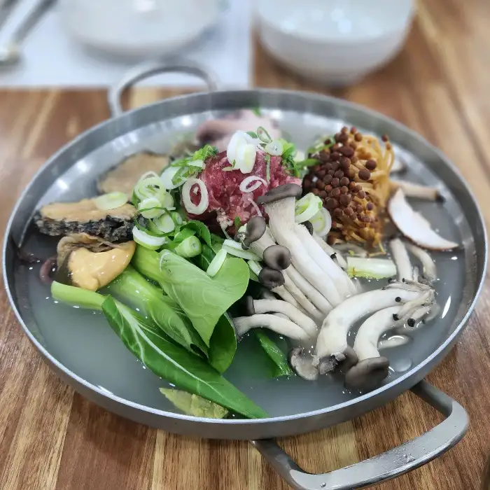 전복내장 소스로 비빈 전복밥
