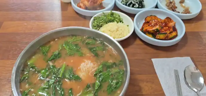 어탕국수와 밑반찬