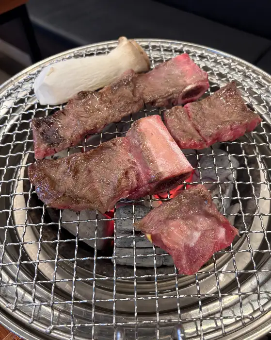 숯불에 구워지는 갈비