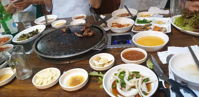 테이블 세팅 사진